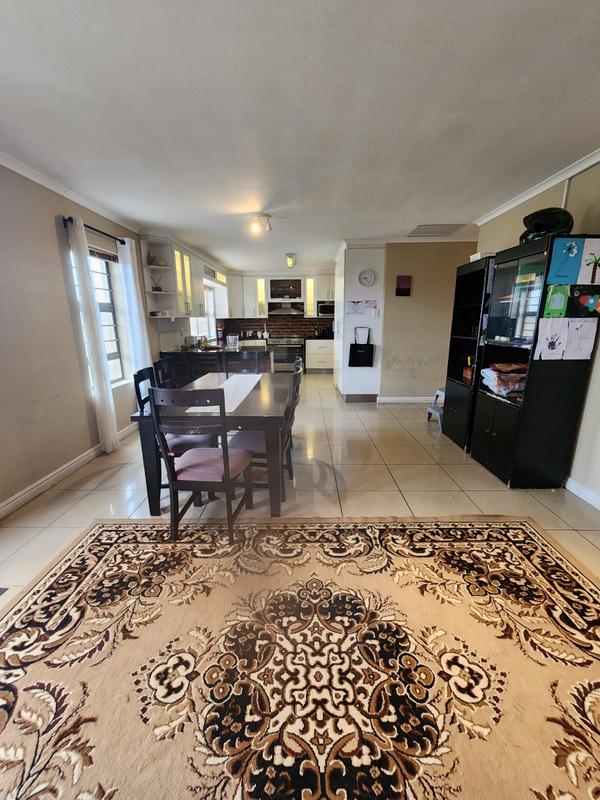 To Let 4 Bedroom Property for Rent in Parsonsvlei Eastern Cape